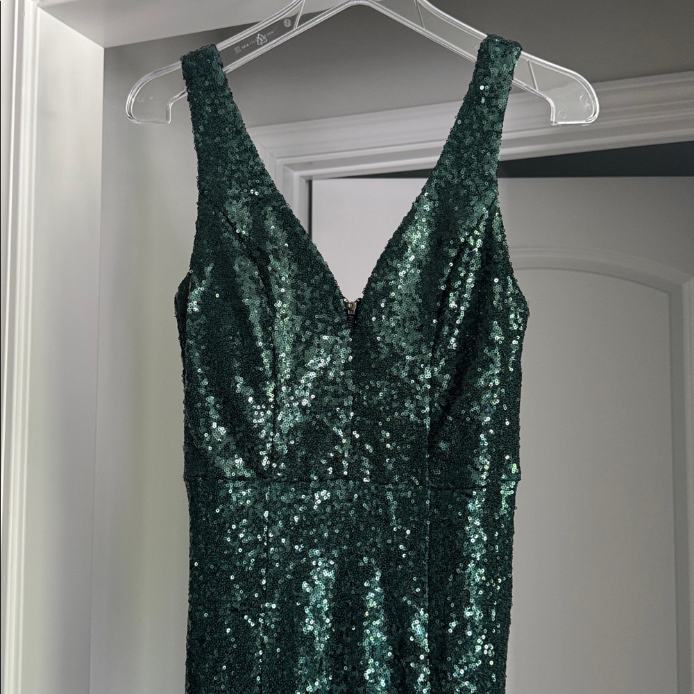 Emerald Green Sequin V-Neck Evening Dress - Picture 3 of 7